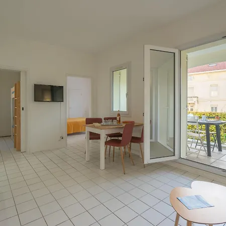 דירה Parc De Pontaillac-31 By Interhome *